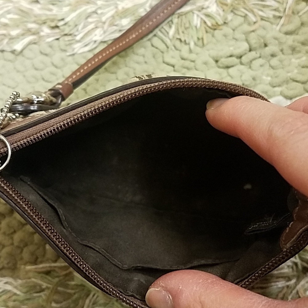 Coach wristlet - Picture 3 of 7